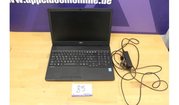 laptop FUJITSU Lifebook A555, Intel Core i3, paswoord niet gekend, met lader